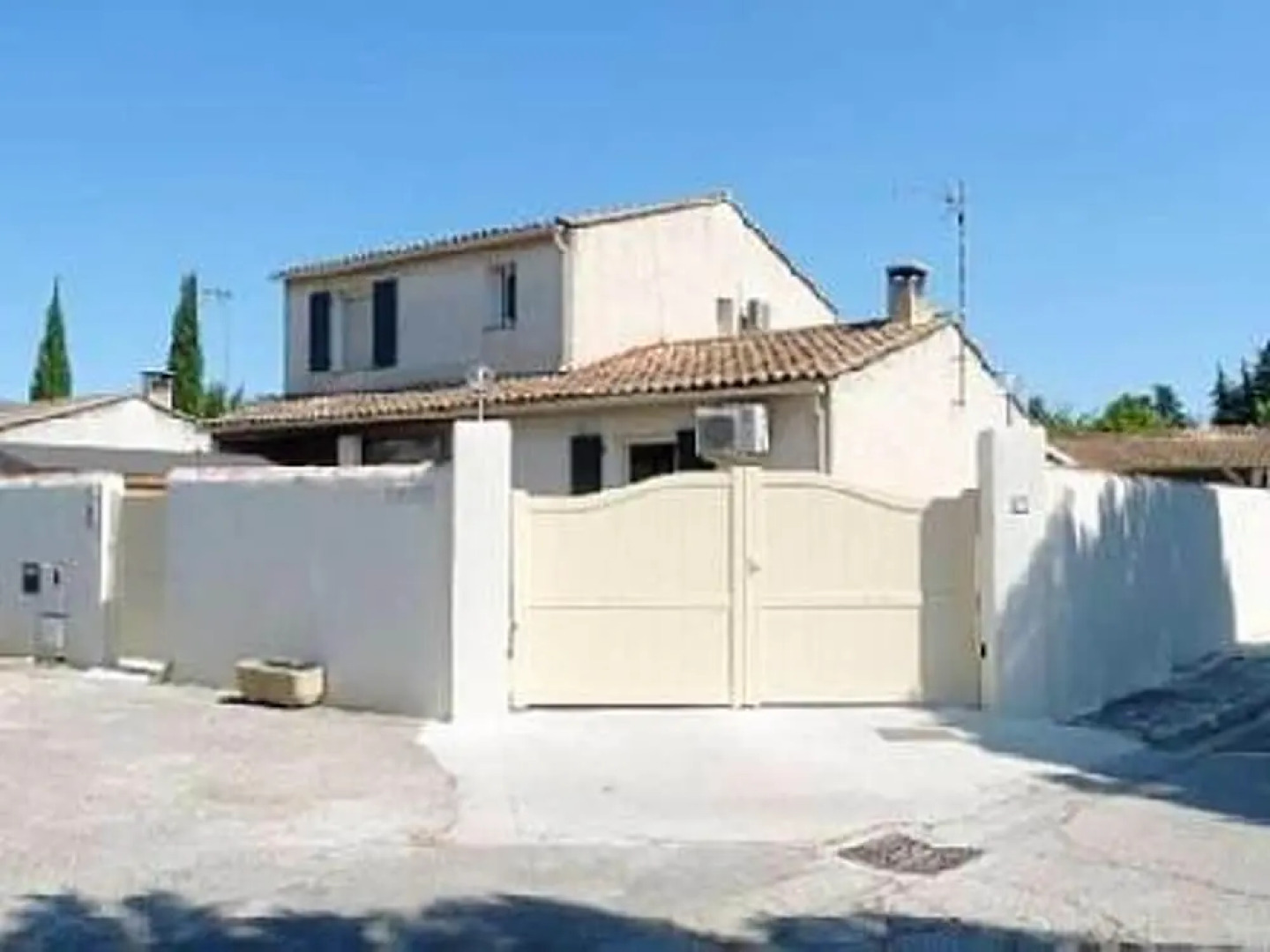 House With 3 Bedrooms in L'isle-sur-la-sorgue, With Private Pool, Furn
