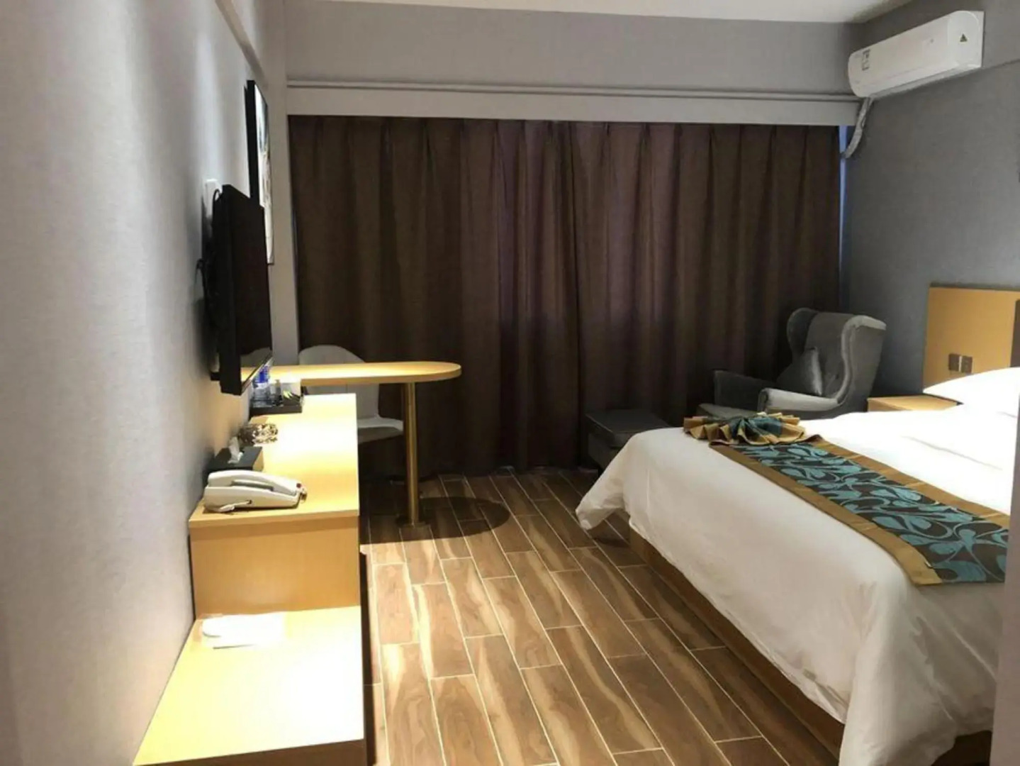 RoEasy Exquisite Hotel