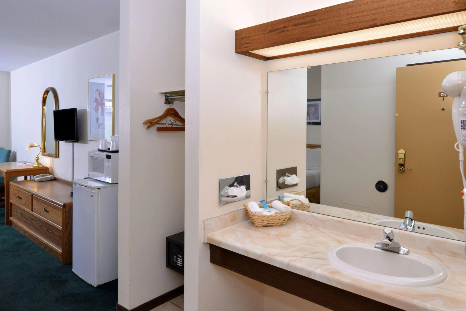 Americas Best Value Inn La Crosse