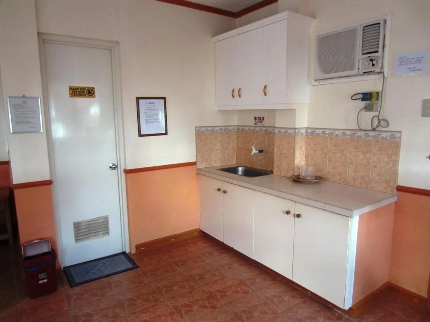 Yooneek Beach Resort