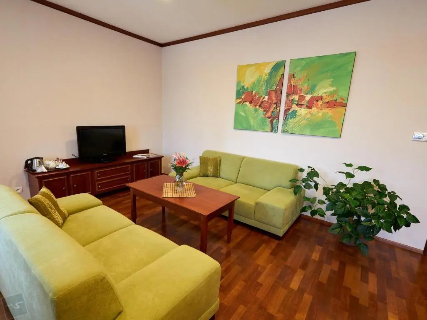 Hradná stráž Hotel&Apartments