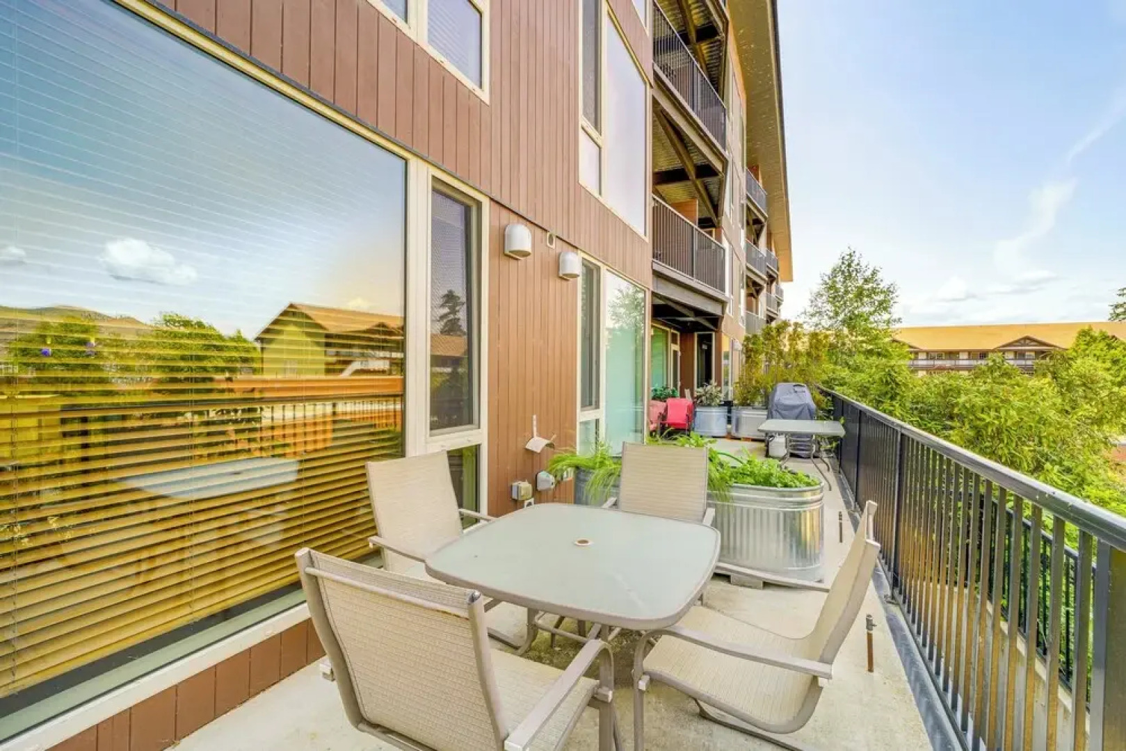 Steps to Lake Chelan: Condo w/ Resort Amenities!
