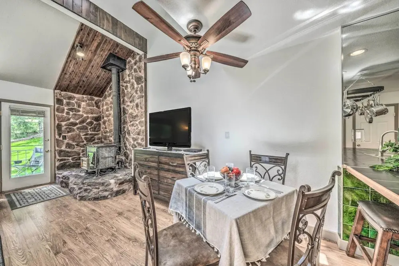 Cozy Cloudcroft Townhome ~ 1 Mi to Burro Ave!