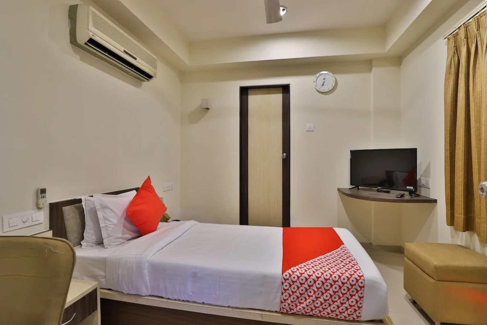 OYO 35378 Galaxy Residency