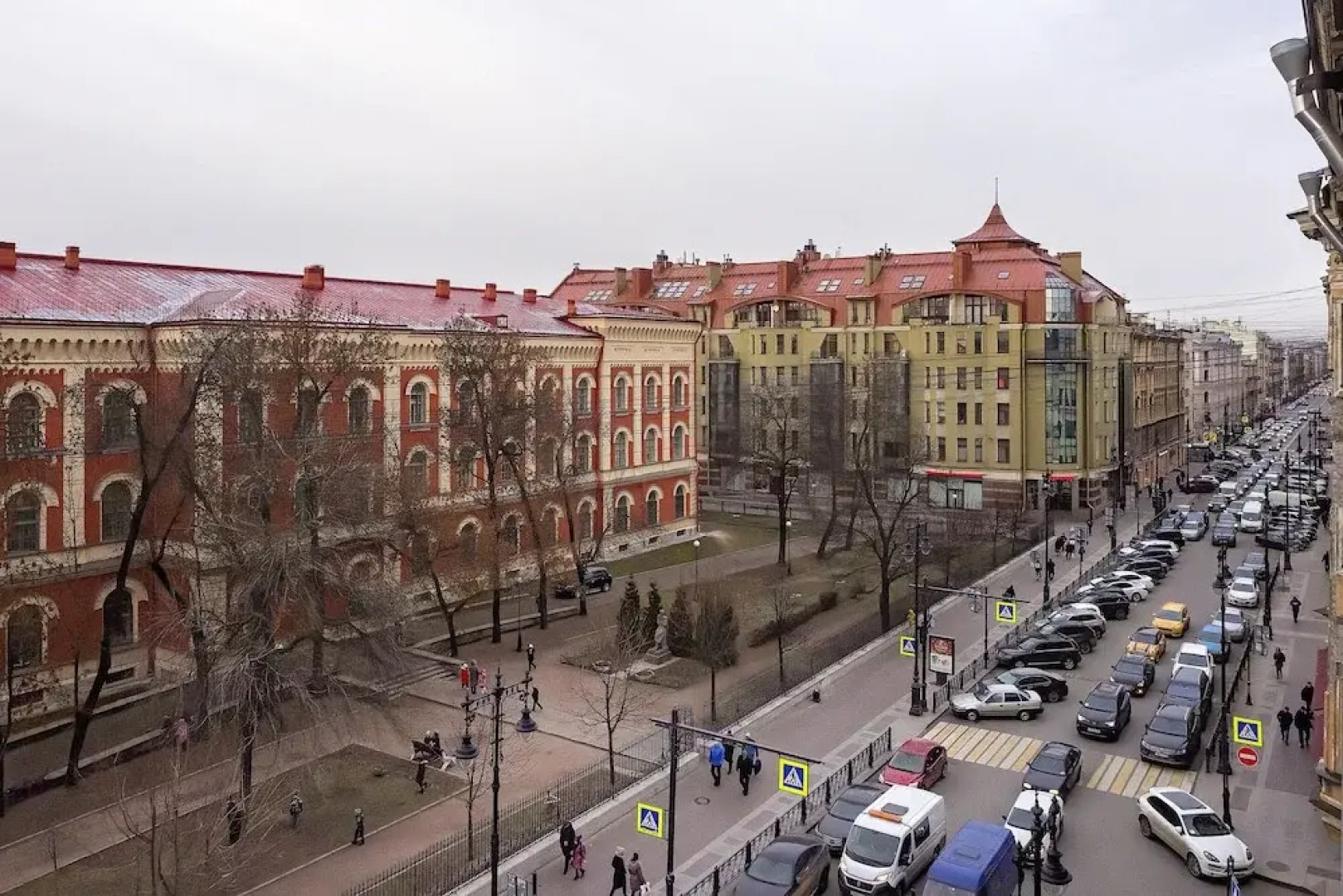 Friends Rooms on Vosstaniya