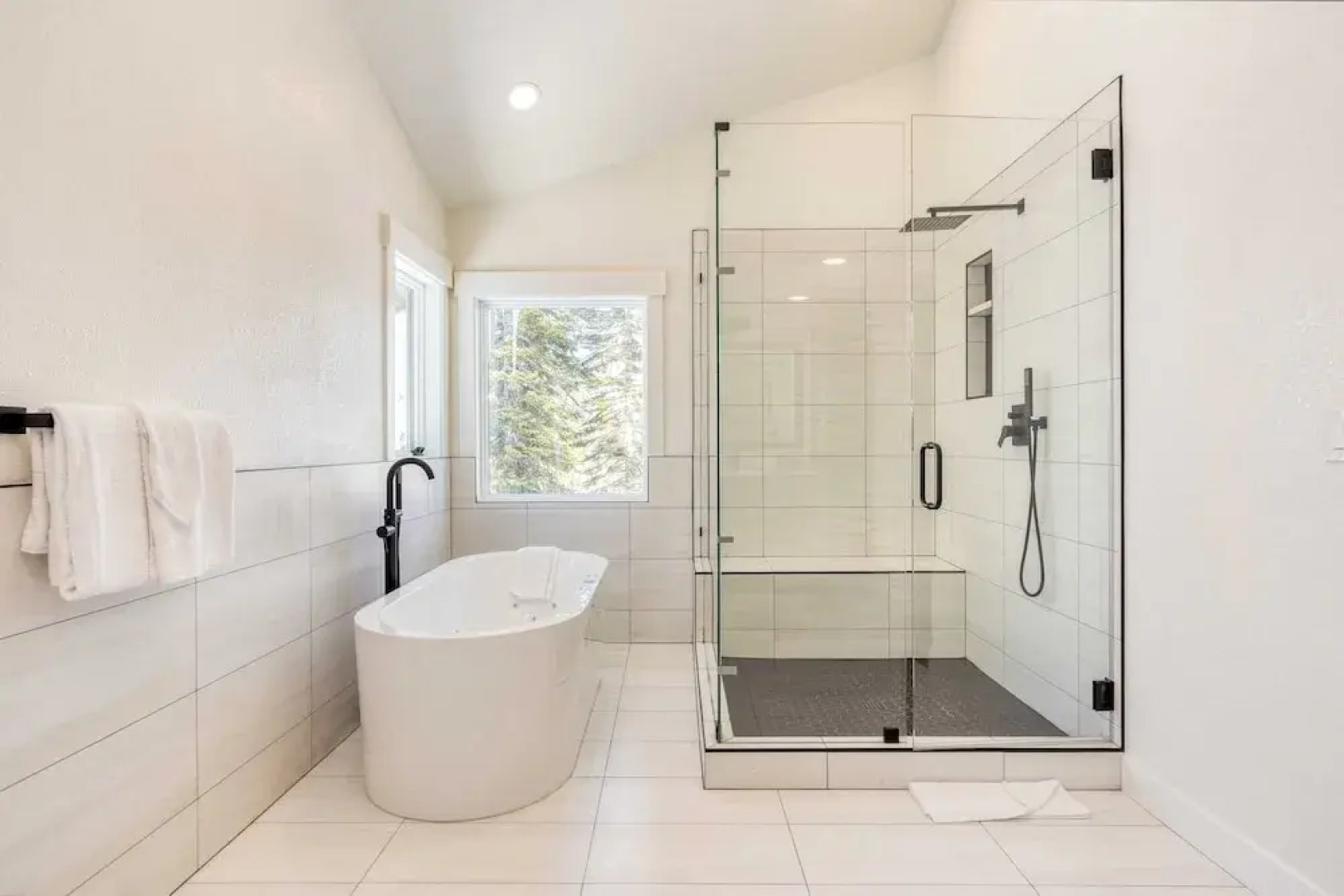 Explorer by Avantstay Close to Slopes! Game Room, Guest Suite, Hot Tub