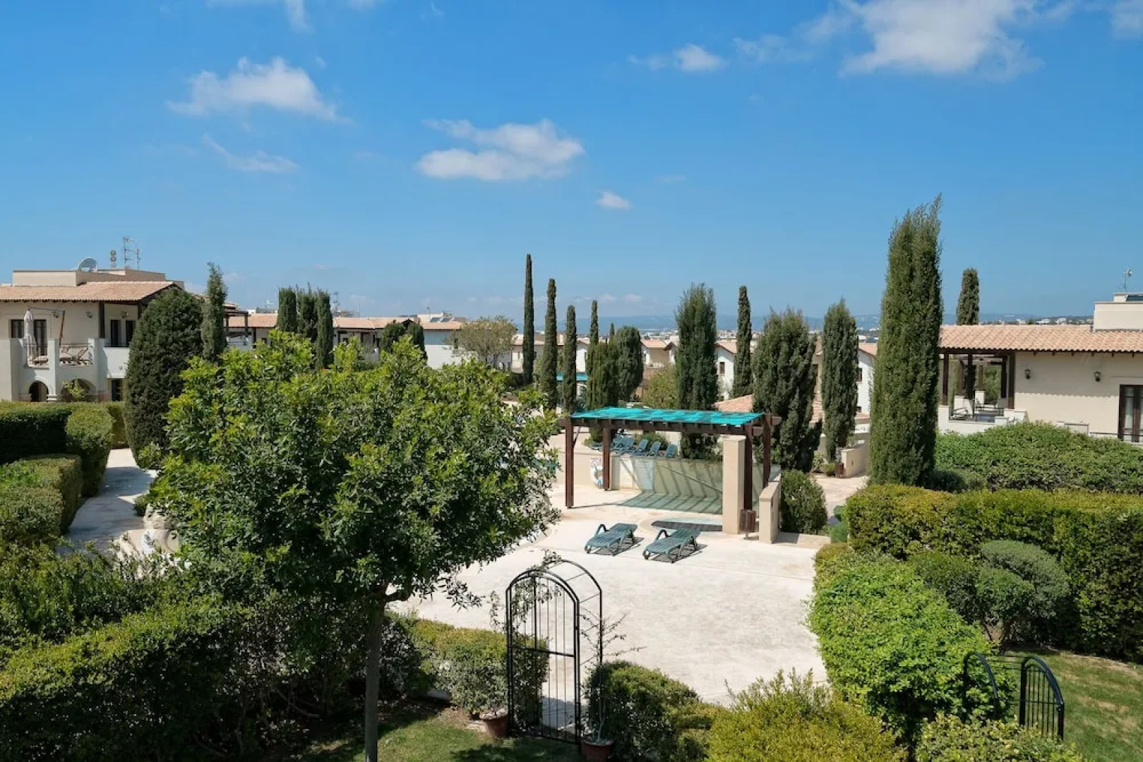 Charming 2 bedroom apartment 'DC11' - with communal pool and resort facilities, Helios Heights village on Aphrodite Hills Resort