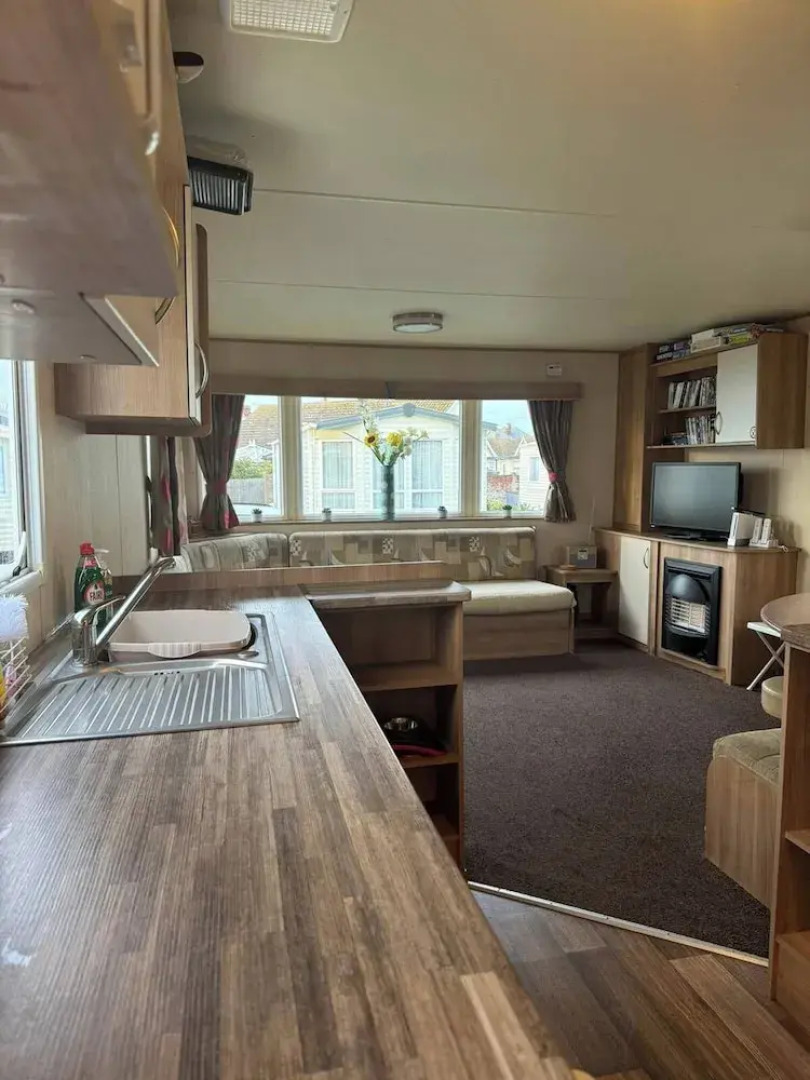 3 bed With Balcony on Lido Beach