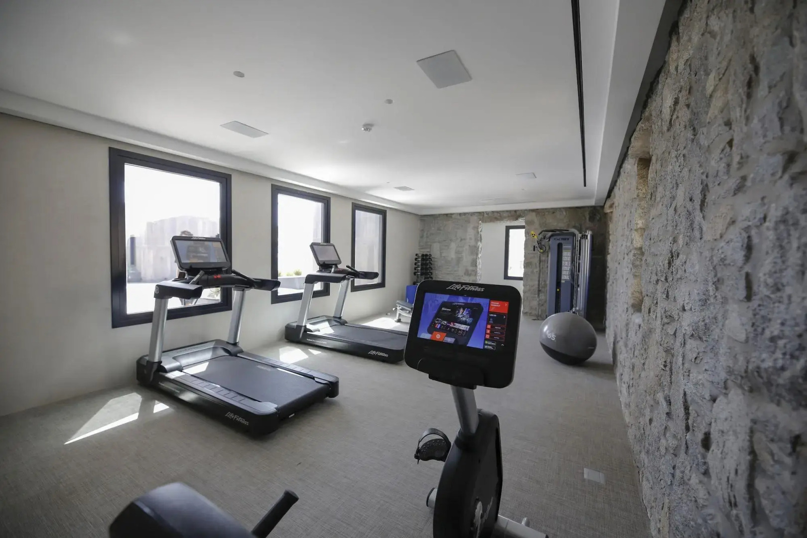 Aeonic Suites and Spa