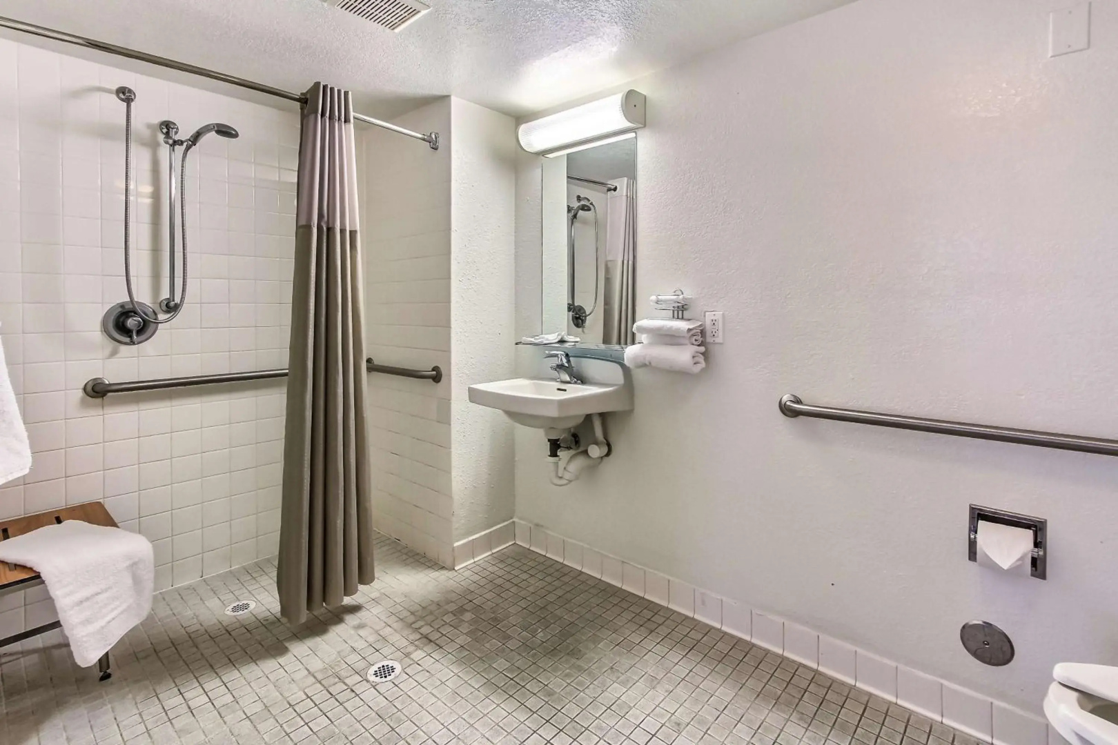 Motel 6 Salinas, CA - North Monterey Area