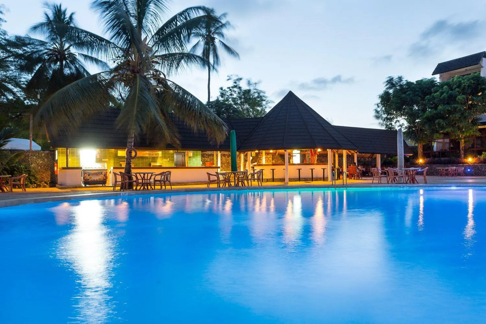 Travellers Beach Hotel & Club