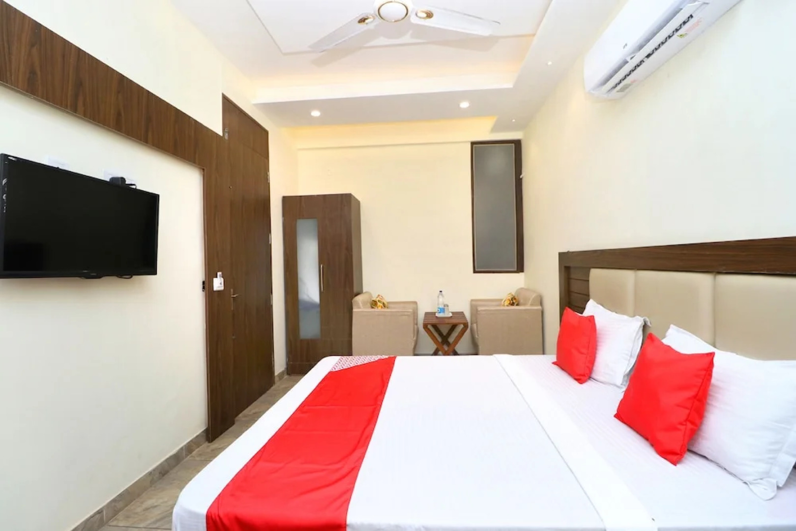 Hotel Jeevak by OYO Rooms