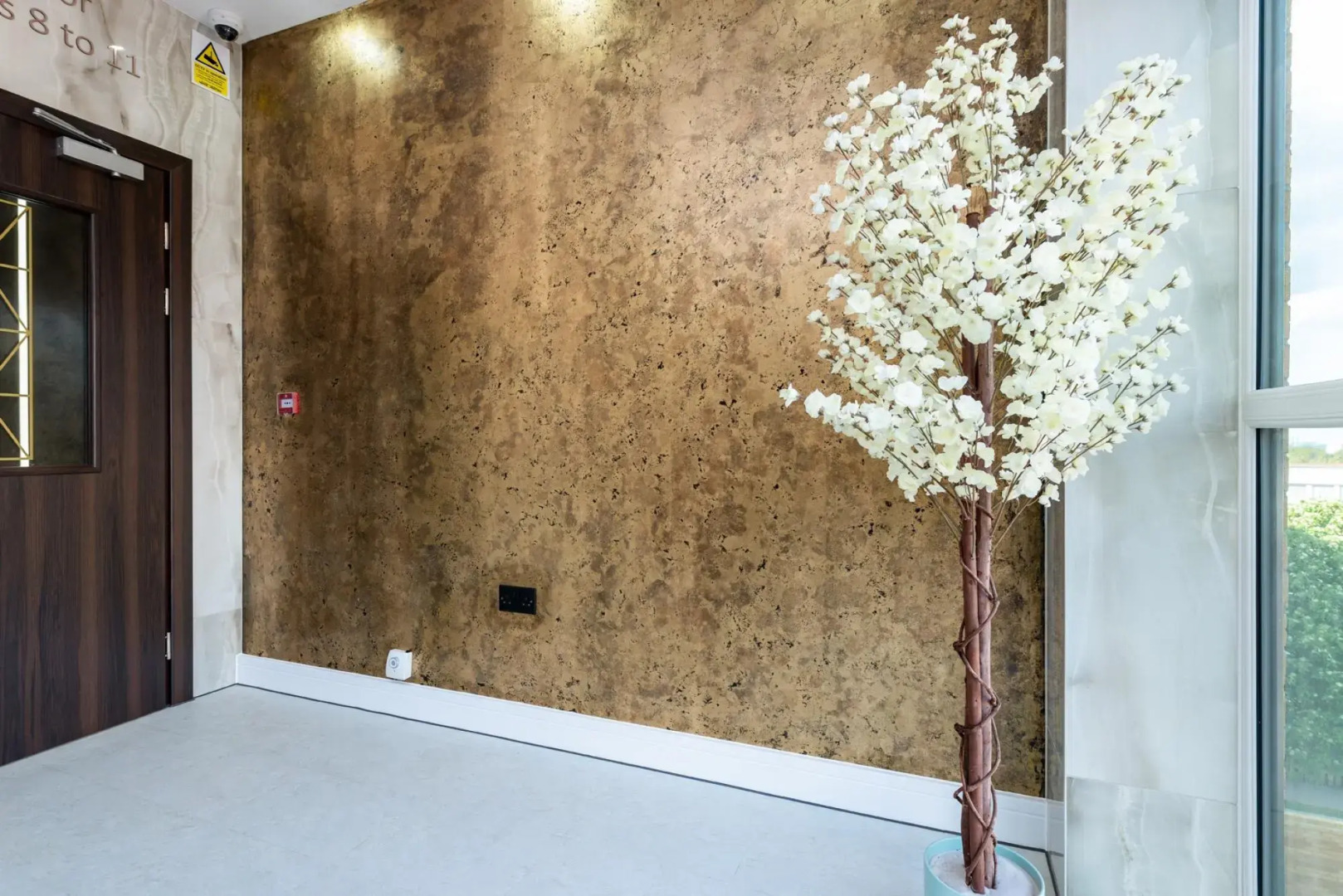 Wonderful Top-floor Apartment