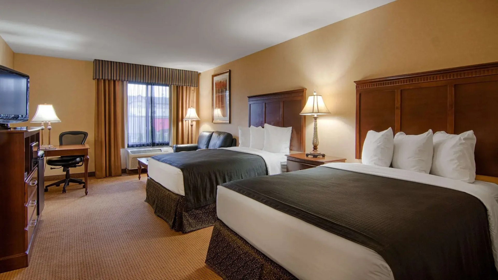 Grand Hotel at Bridgeport