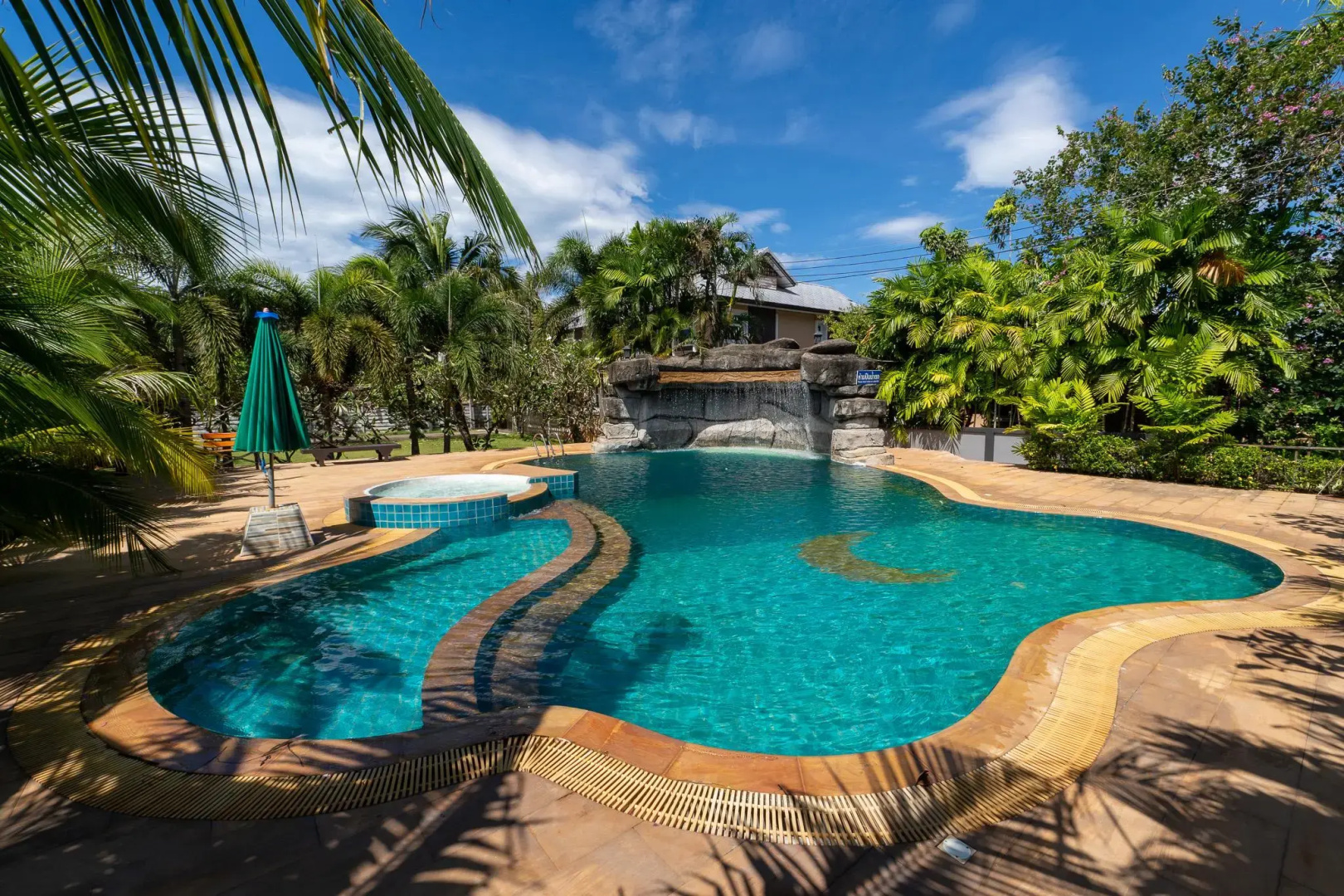 Baan Faa Talaychan Resort