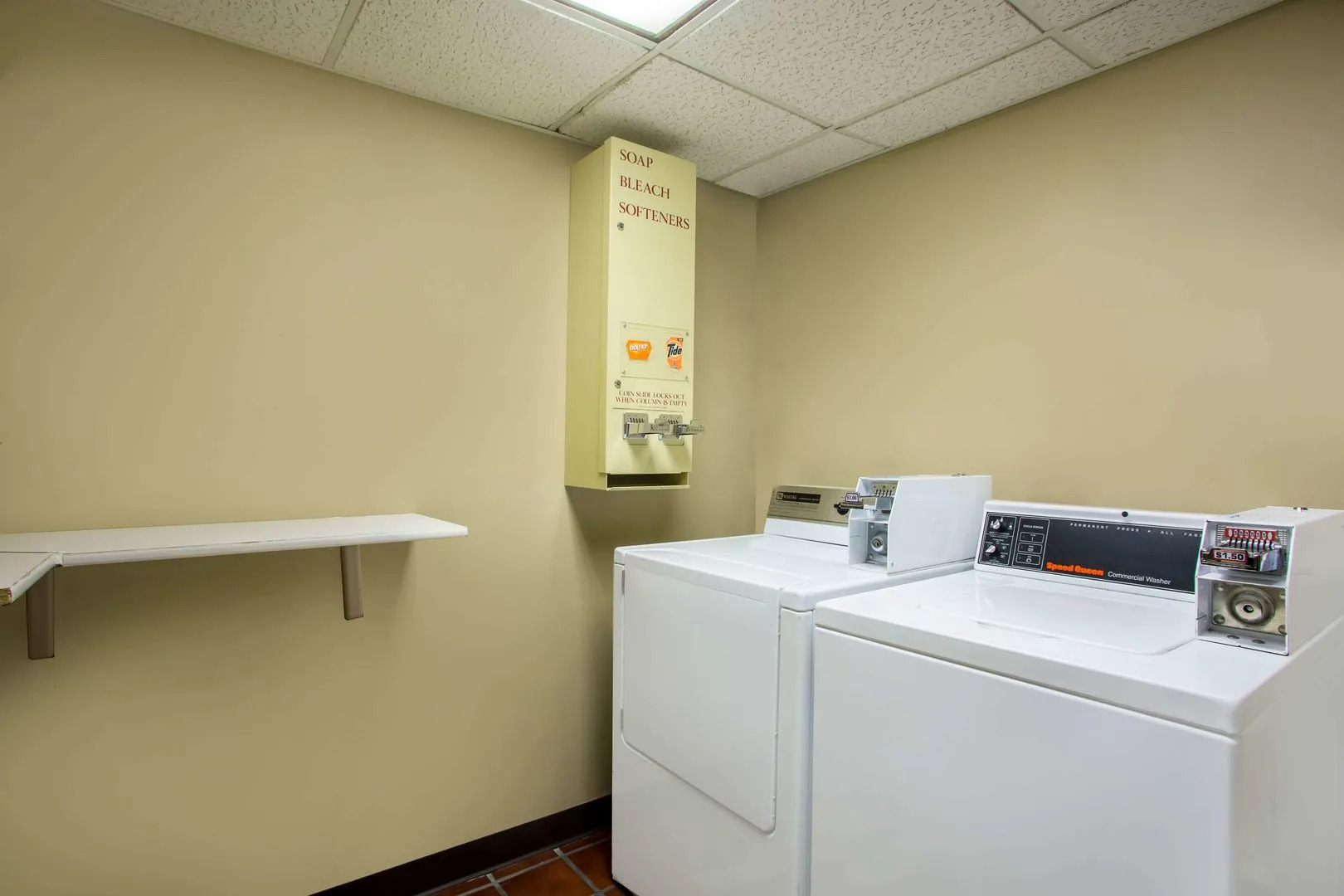 AmericInn by Wyndham International Falls