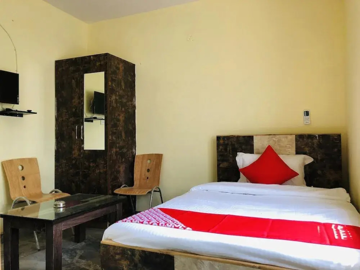 Dhana Dhaanya Residency by OYO Rooms