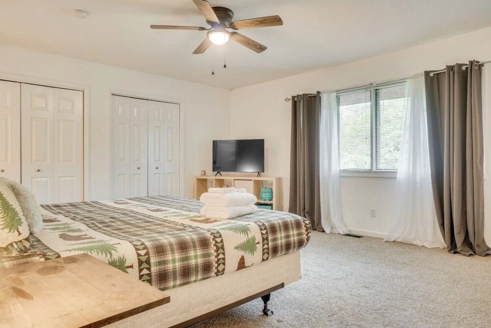 Spacious Rustic Helen Abode ~ 1/2 Mi From Tubing!