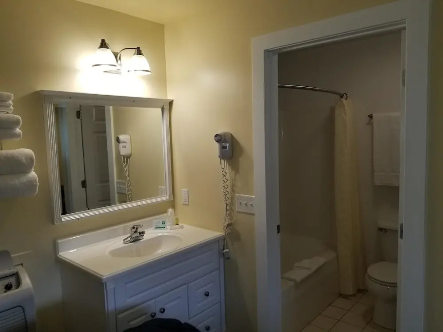 Captain's Quarters Motel