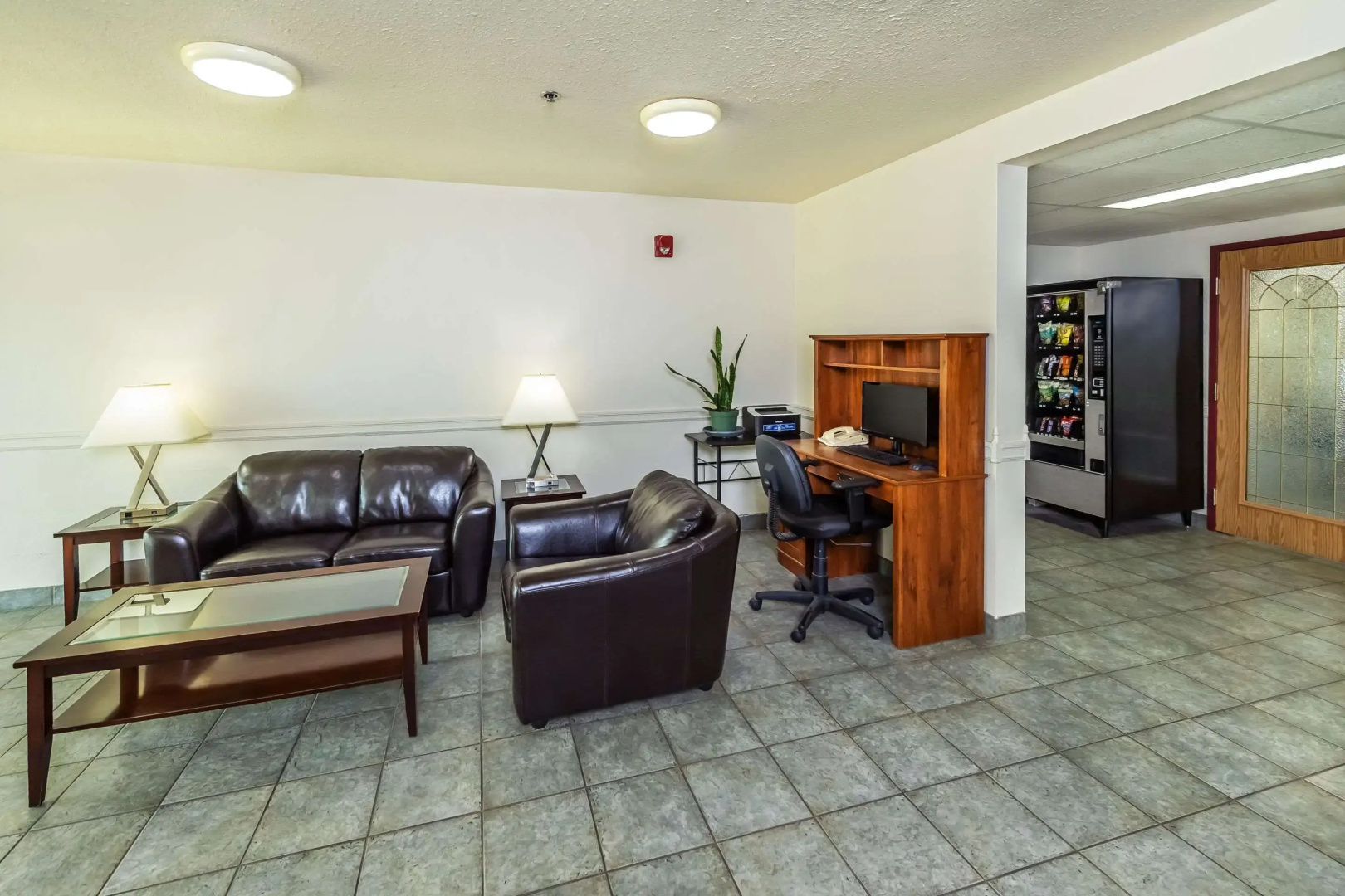 Lakeview Inn & Suites - Edson East
