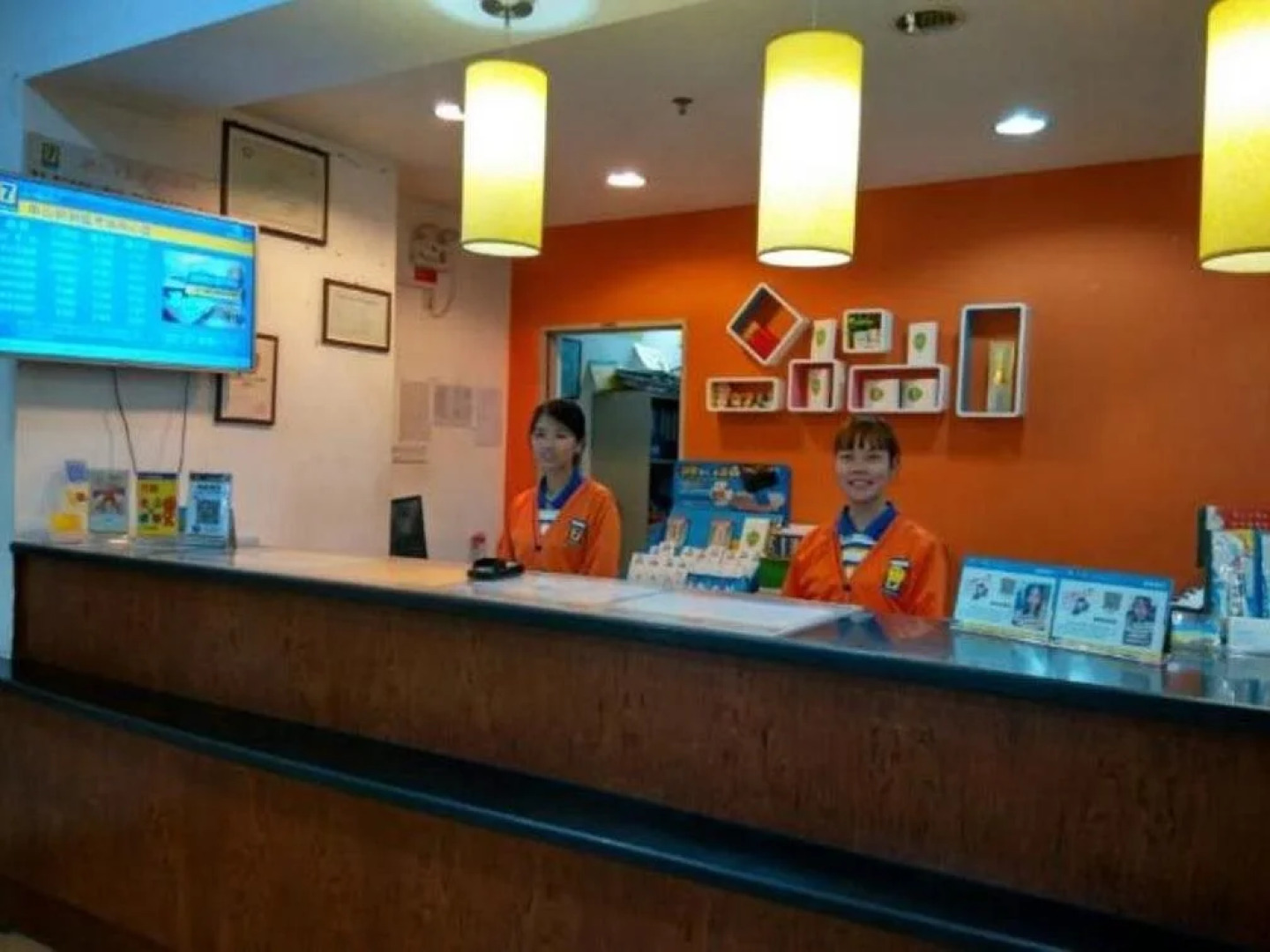 7Days Premium Zhongshan Tanzhou Town Market Central Branch