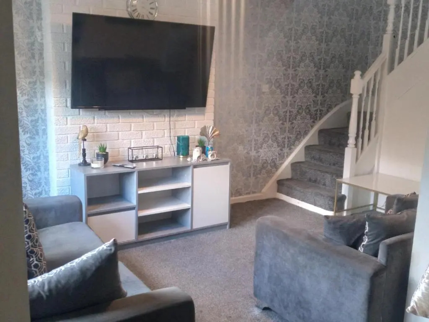 2 Bed House - Sleeps 4 - Pets - Garden - Parking