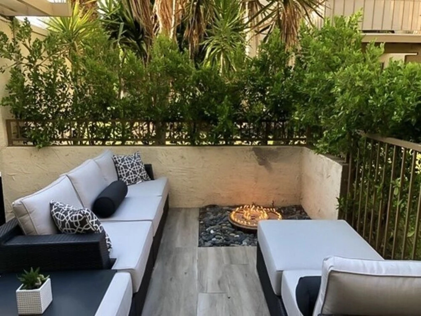 78155c37 1 Bedroom Condo