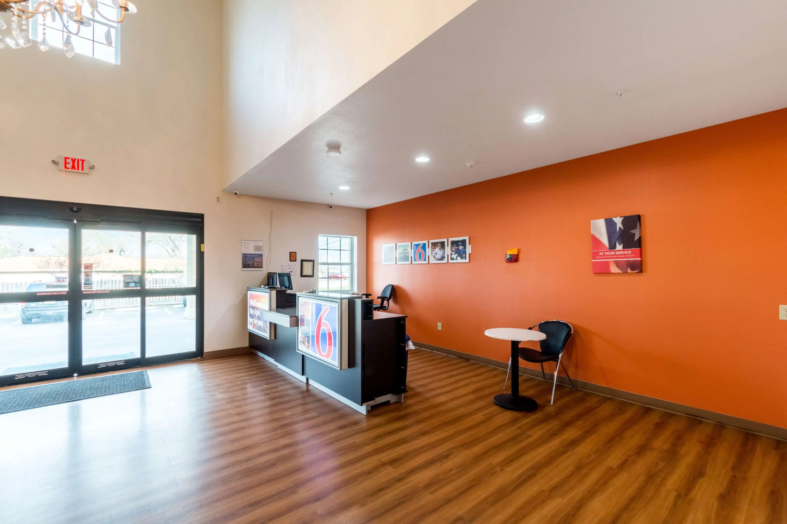 Motel 6 Jourdanton, TX