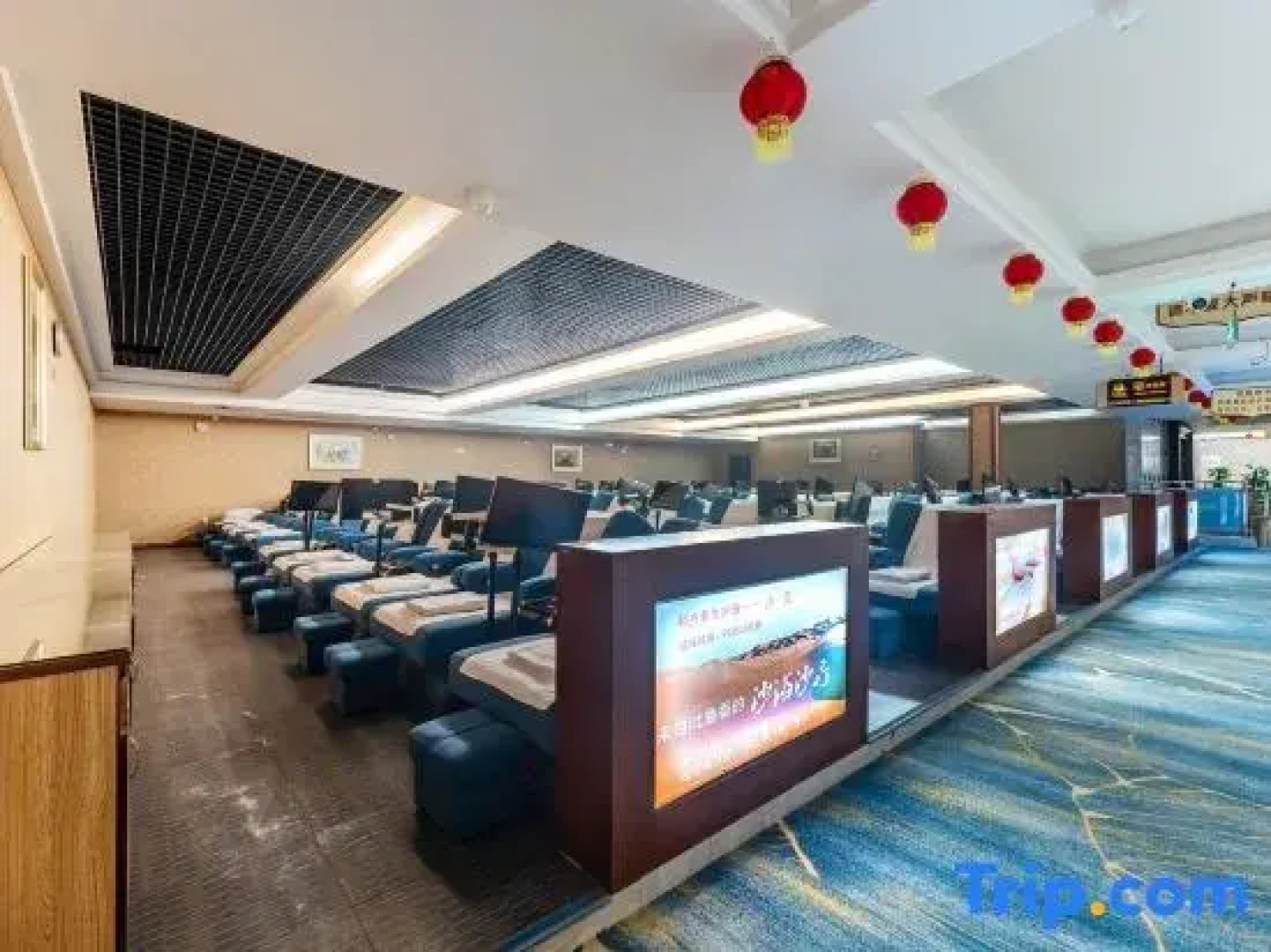 Ruixiang Hotel (Wuchuan New World Plaza Branch)