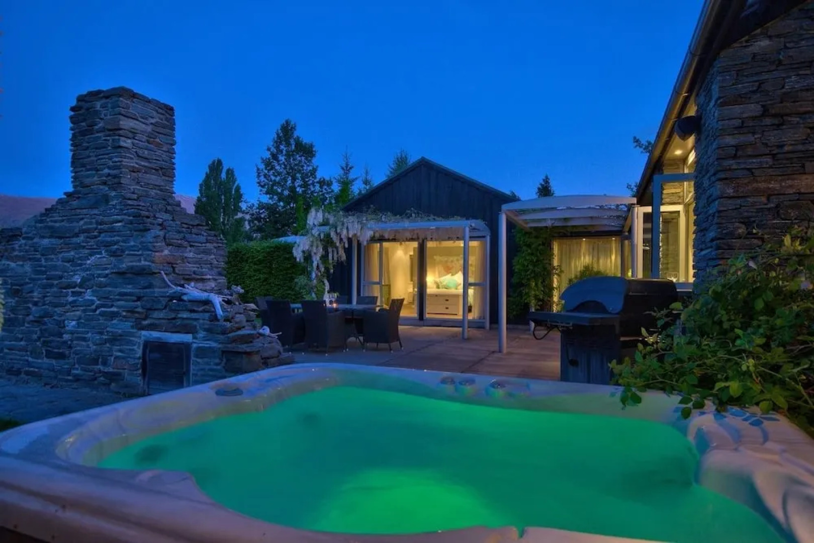 Queenstown Exclusive Retreat with Hot Tub