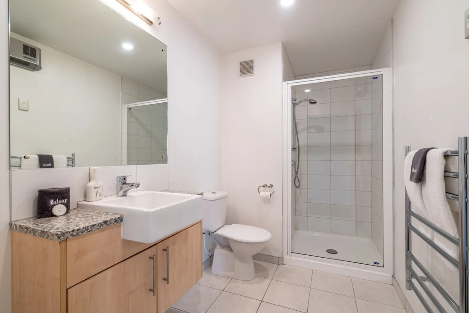 Toodle's Wanaka Luxury with Mountain Views