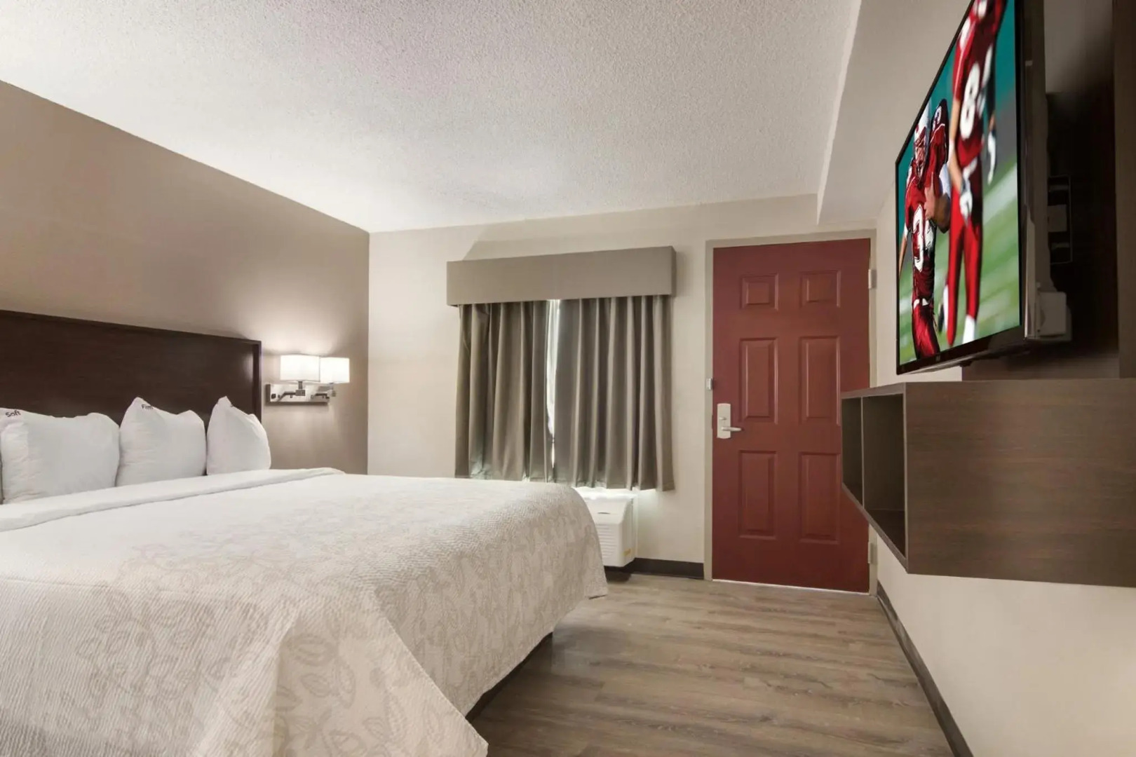 Red Roof Inn PLUS+ & Suites Erie