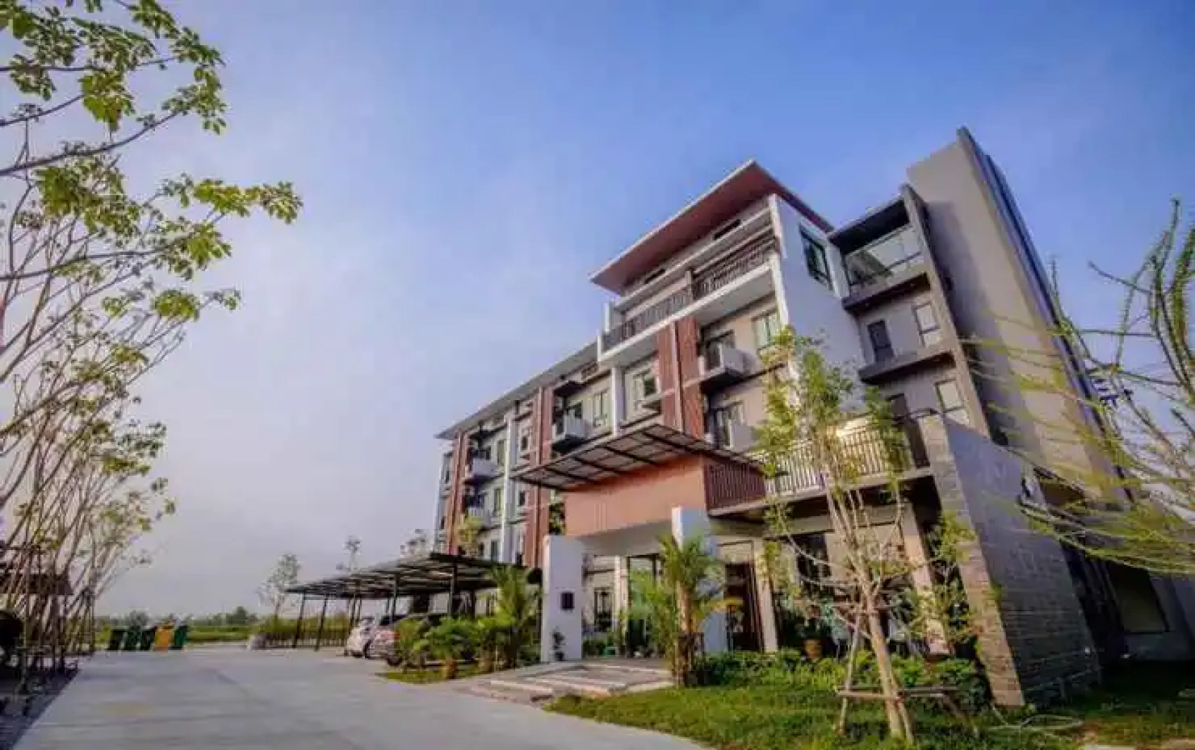 The Living Hotel SamutPrakan