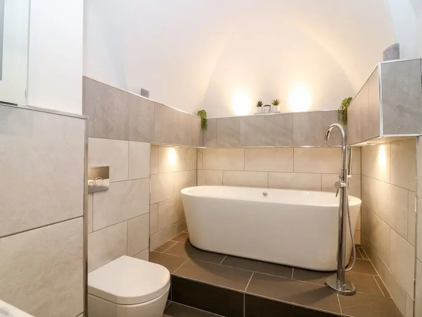 The Court Room at The Institute Executive Apartments