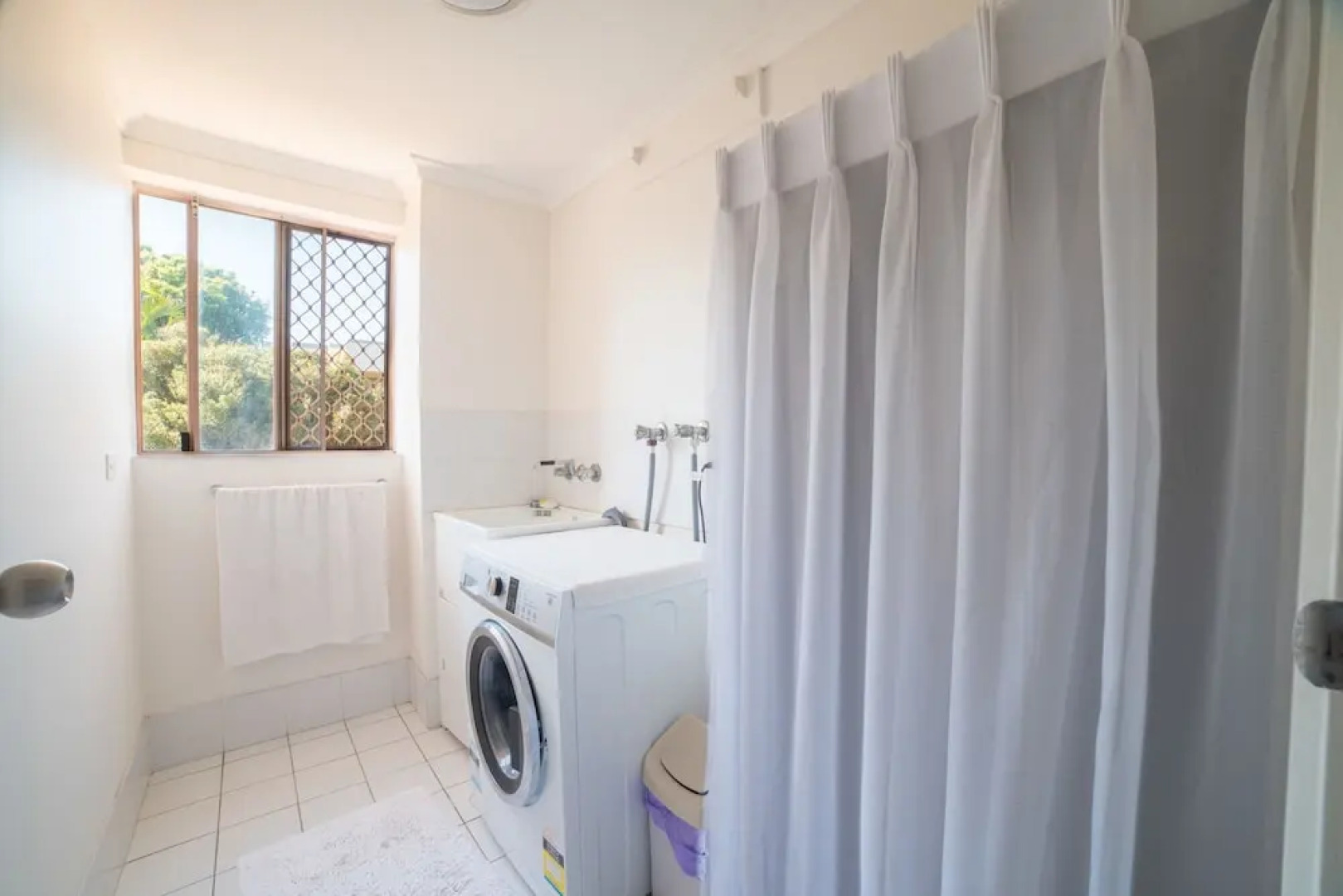 1 Bedroom Gold Coast Beachside Apt w/AC + Parking