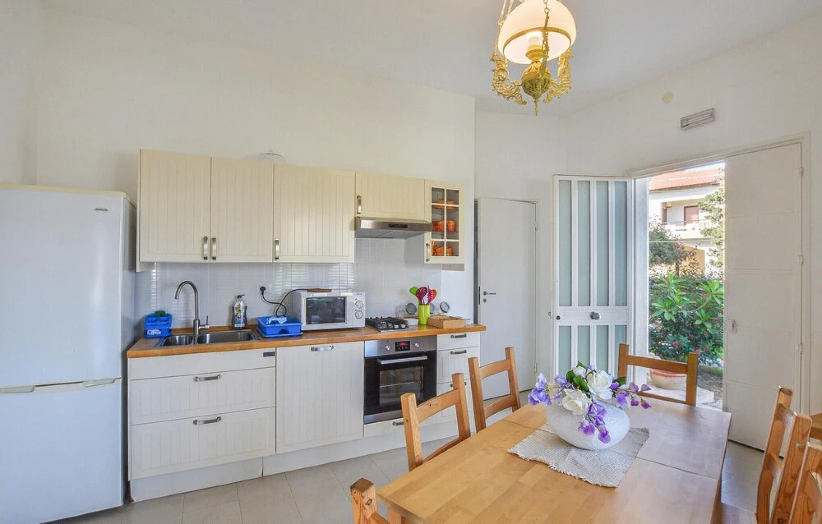 Amazing Home in Scoglitti With 4 Bedrooms and Wifi