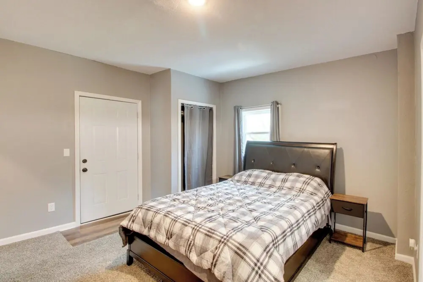 Cozy Missouri Escape w/ Balcony, Near Colleges!