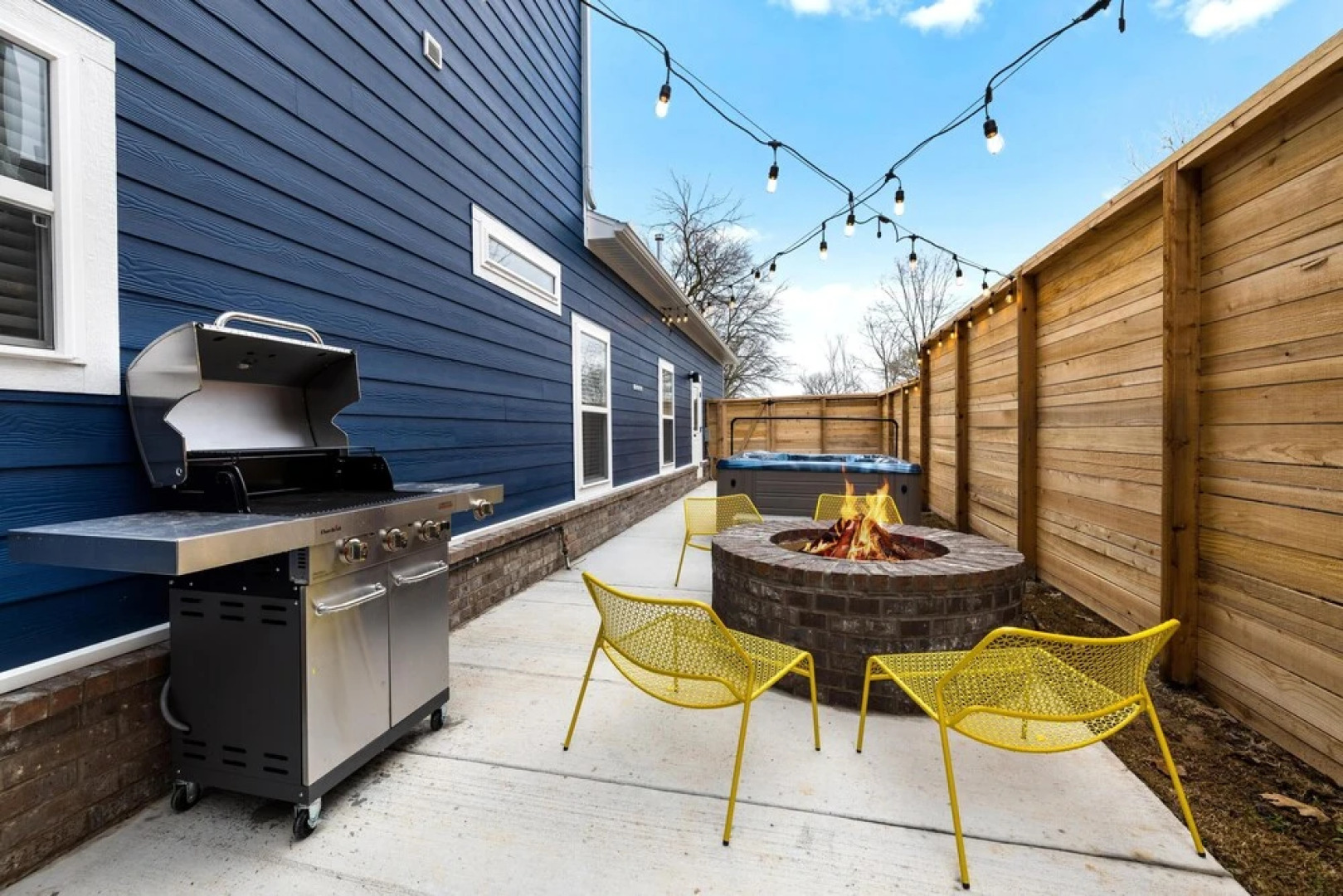 Big Blue on Main-hot Tub-less Than 1 Mi to Square