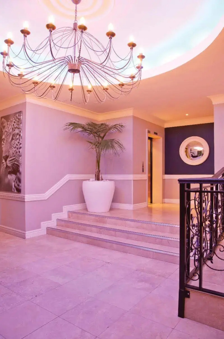 Hollow on the Square City Hotel