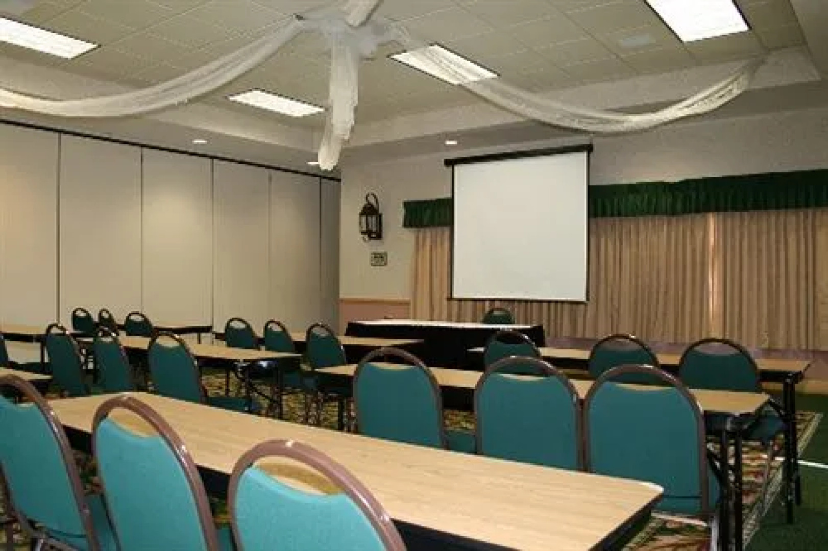 Flat Creek Inn And Suites