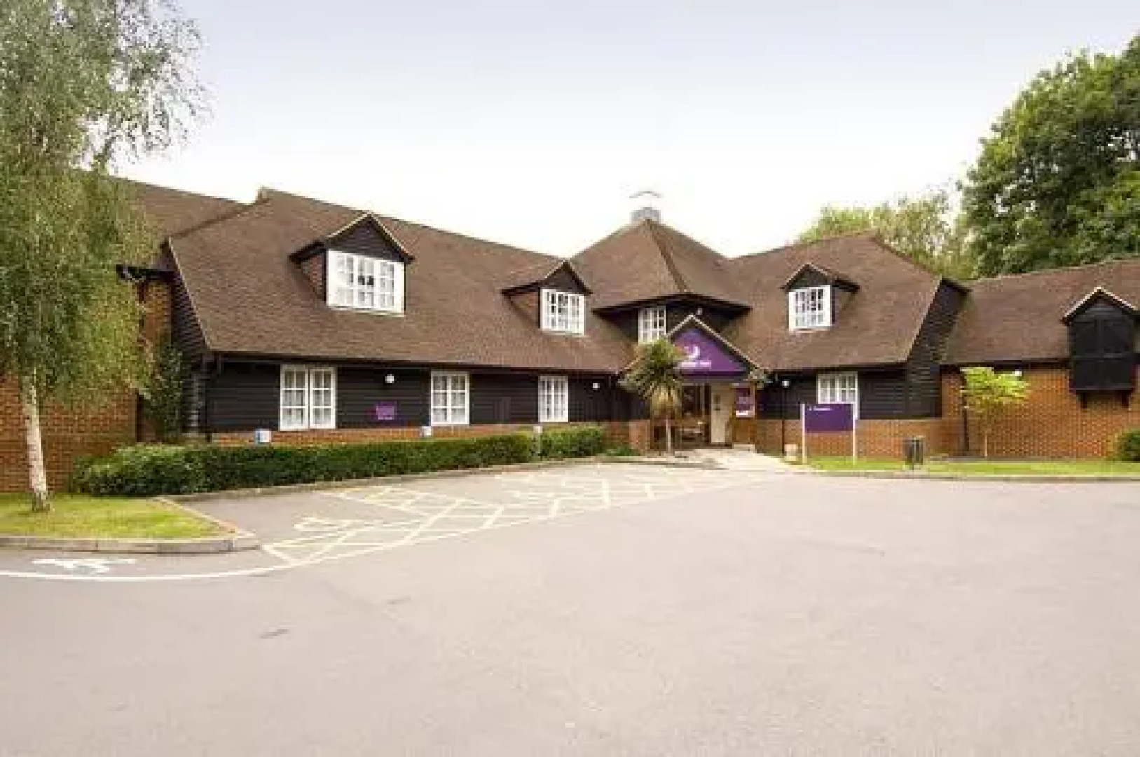 Premier Inn Woking West - A324