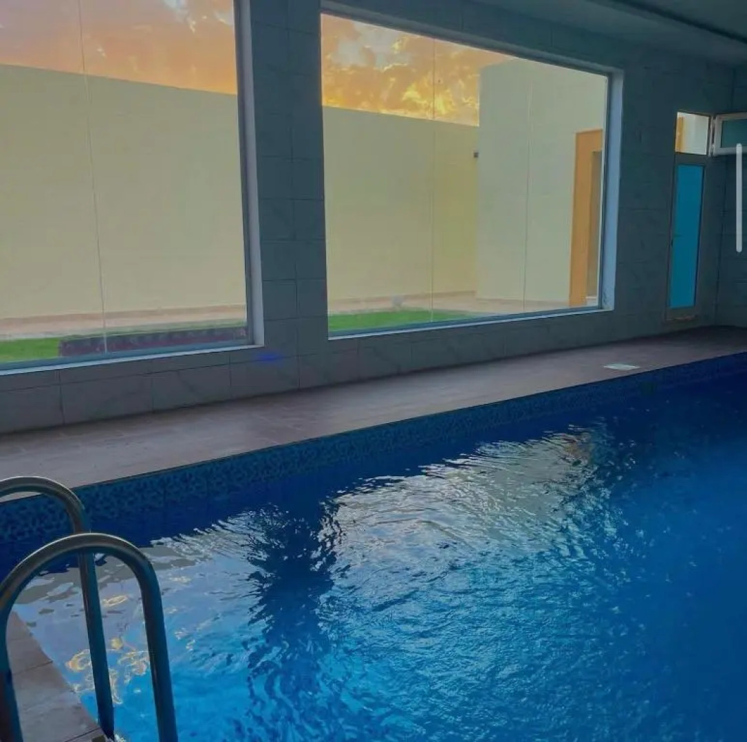 فيلا المشراق دورين 4غرف نوم وصالة وصالة معيشة مع شالية ومسبح داخلي