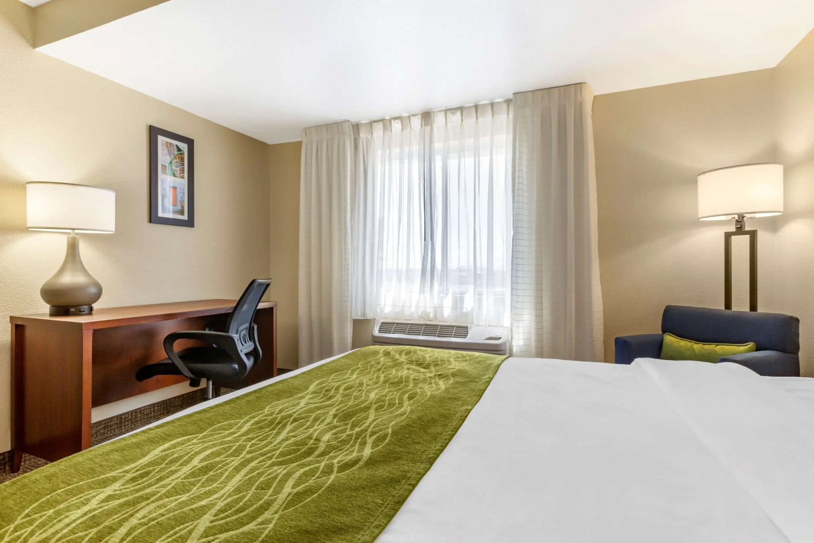 Comfort Inn & Suites Phoenix North / Deer Valley