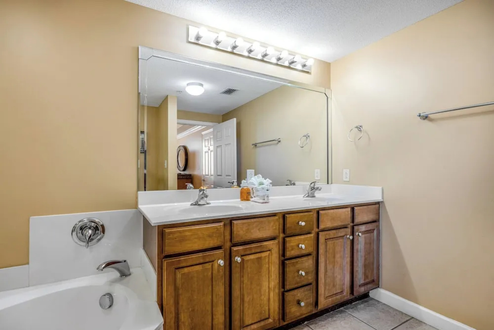 Corner Unit Right on the Sand, 2 Lagoon-style Pools, Spectacular Views