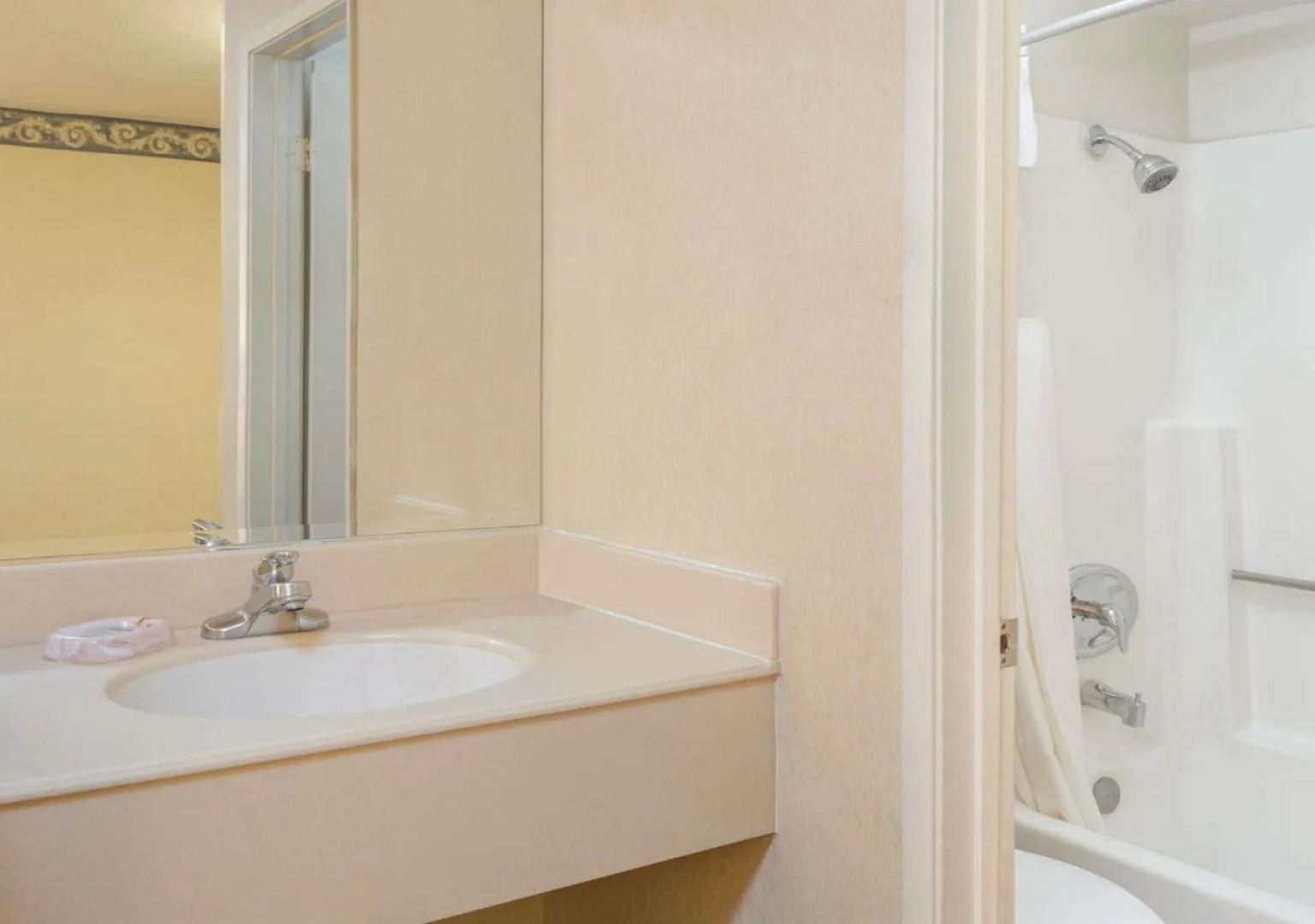 Travelodge by Wyndham San Clemente Beach