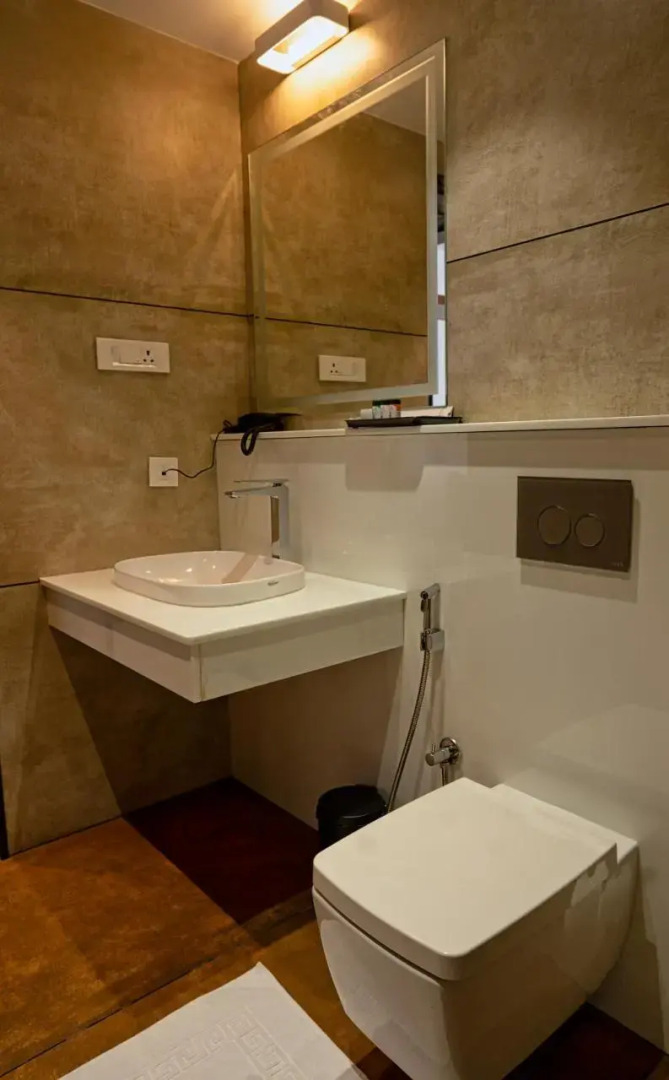 OYO Premium East Nada