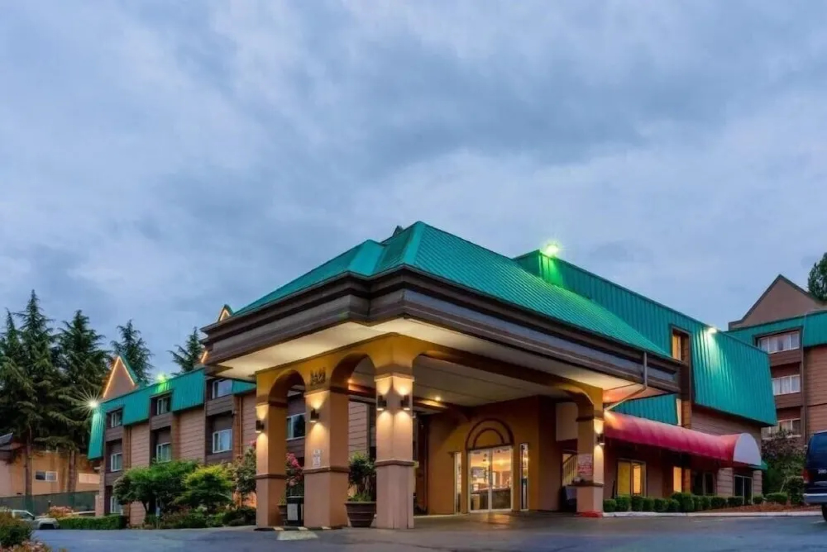 Sutton Suites Hotel