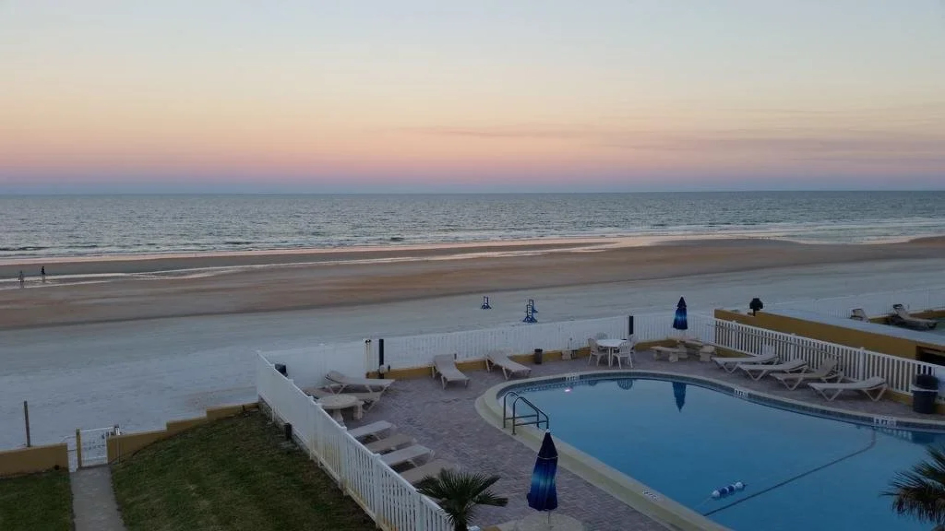 Driftwood Beach Motel