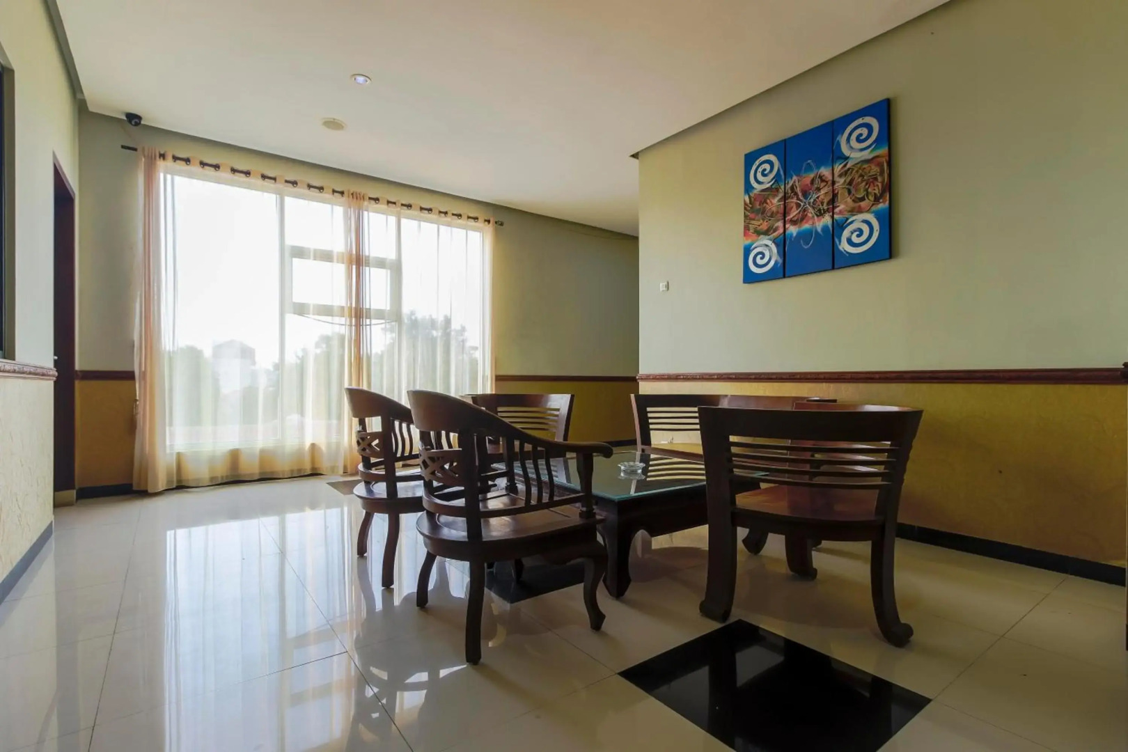 RedDoorz Plus @ Tuparev Cirebon