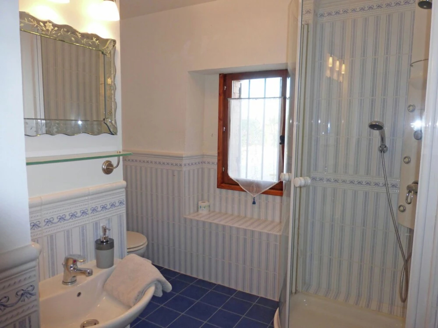 Luxurious Villa in Cazaubon with Swimming Pool